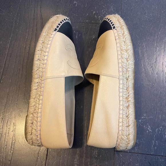 Chanel CC Cap Toe Espadrilles Beige & Black Lambskin Leather Size 38 shoe flat - Picture 9 of 15